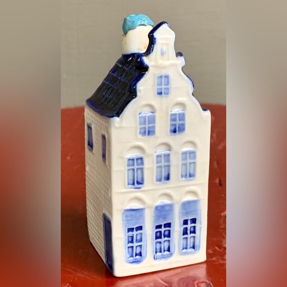 Vintage Hand Painted Ceramic  Delfts Blue Figural House Building Bottle - Picture 10 of 11